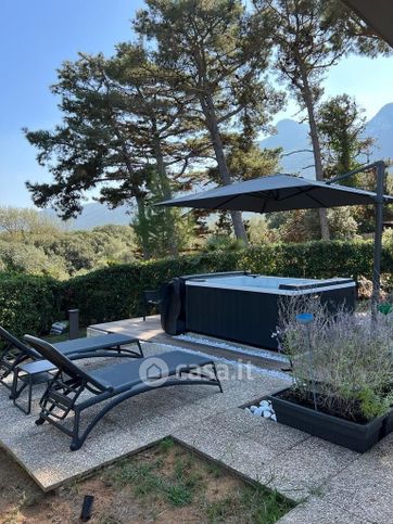 Casa bi/trifamiliare in residenziale in Strada Lungomare