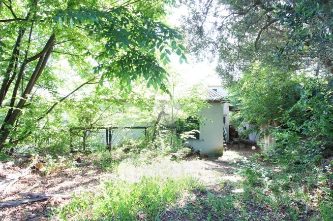 Casa indipendente in residenziale in Via Farense