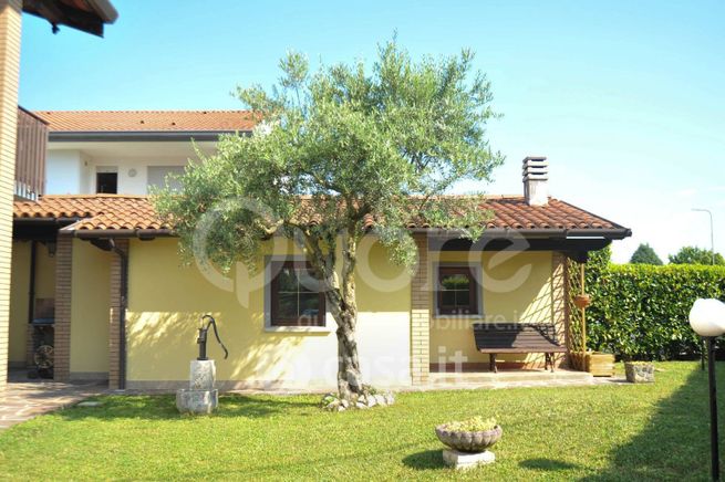 Villa in residenziale in Via Longarone