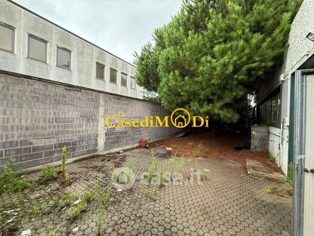 Capannone in commerciale in Via dell' Artigianato