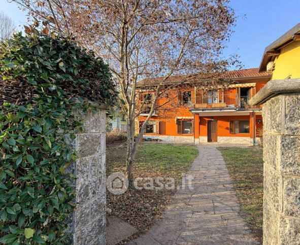 Casa bi/trifamiliare in residenziale in 