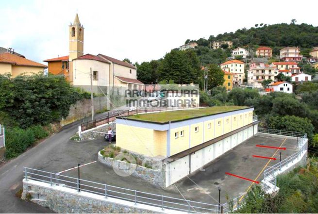 Box/posto auto in residenziale in Via dei Leoni