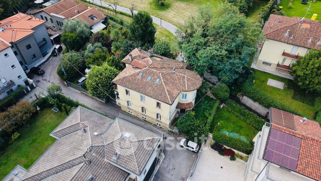 Villa in residenziale in Via Luigi Brignoli 18