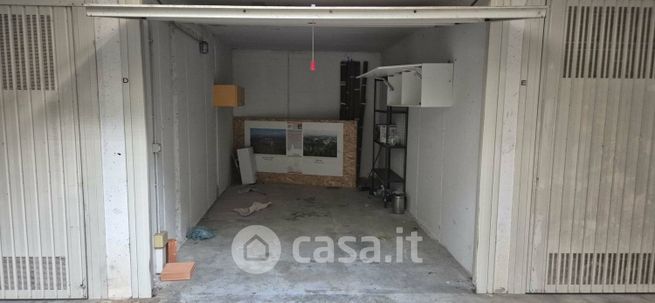 Box/posto auto in residenziale in Via Morganti 54