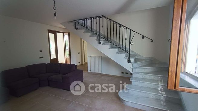 Casa bi/trifamiliare in residenziale in Via Gragnola