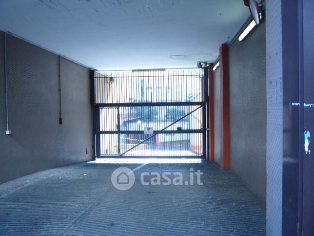 Garage/posto auto in residenziale in Via Roberto Lepetit 29