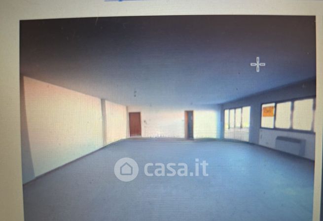 Ufficio in commerciale in Via San Donato
