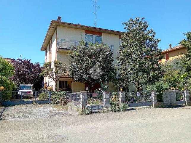 Casa bi/trifamiliare in residenziale in Via Tombarelle 6