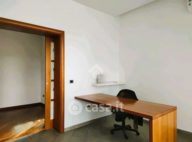 Ufficio in commerciale in Viale dell'Appennino 63