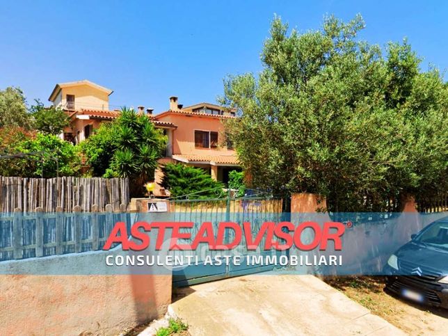 Villa in residenziale in Via Cala Girgolu