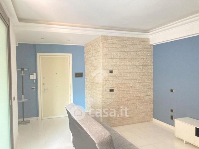Appartamento in residenziale in Via Amedeo Sommovigo