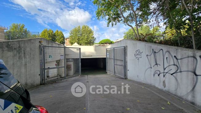 Garage/posto auto in residenziale in Via Jacopone da Todi 73