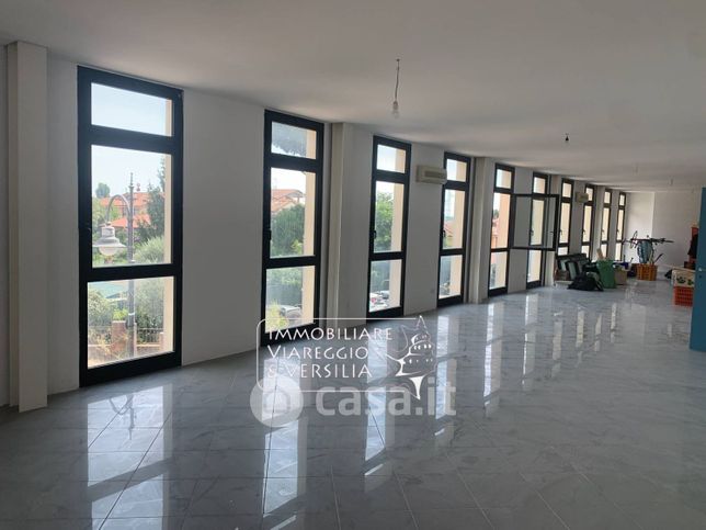Ufficio in commerciale in Via Sarzanese