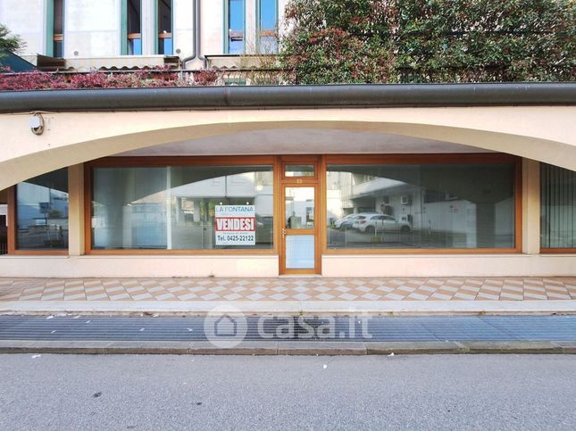 Ufficio in commerciale in Via Giuseppe Laurenti