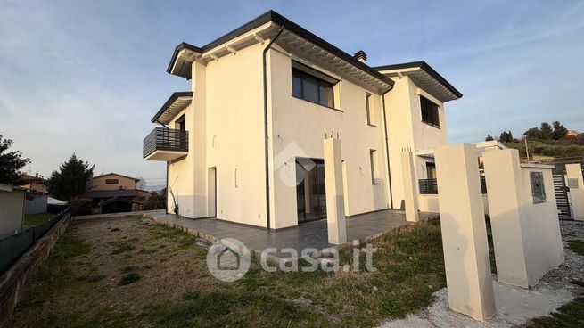 Casa bi/trifamiliare in residenziale in Via Cavour 28