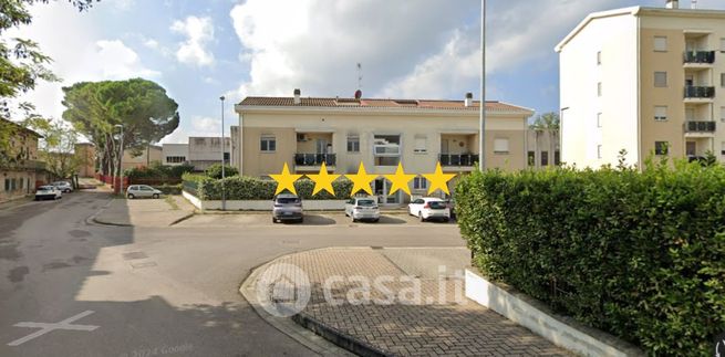 Box/posto auto in residenziale in Via Fratelli Bandiera