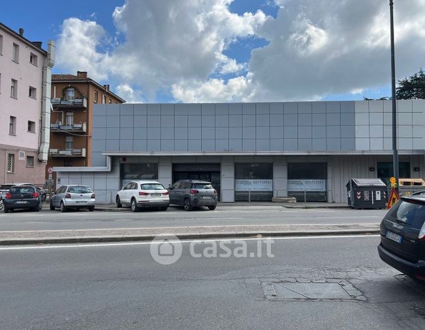 Negozio/locale commerciale in commerciale in Via di Corticella 184