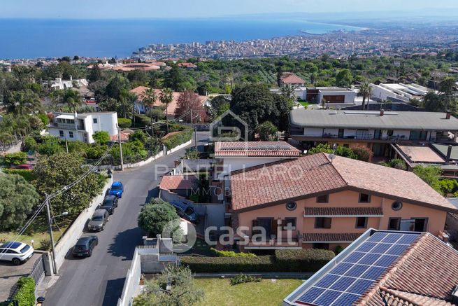 Casa bi/trifamiliare in residenziale in Via Antonello da Messina 122