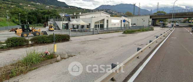 Capannone in commerciale in Via 25 Aprile