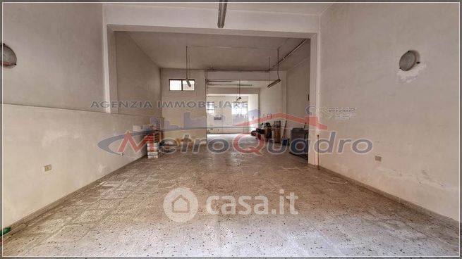 Capannone in commerciale in 