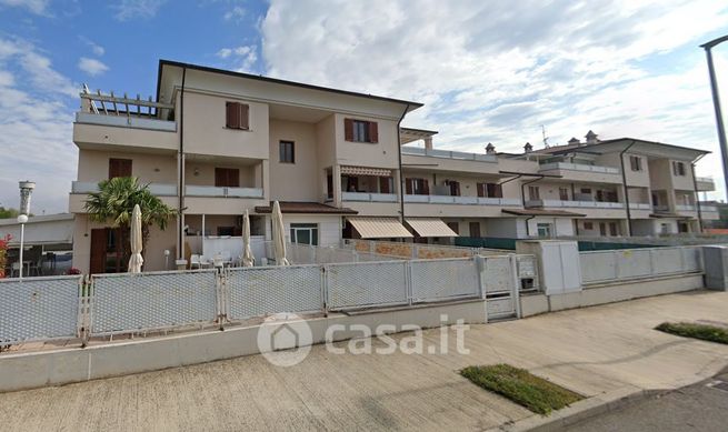 Box/posto auto in residenziale in Via D. Calatroni 24