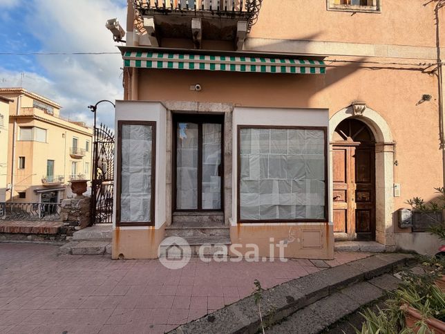 Attivitã /licenza (con o senza mura) in commerciale in Via Luigi Pirandello 2
