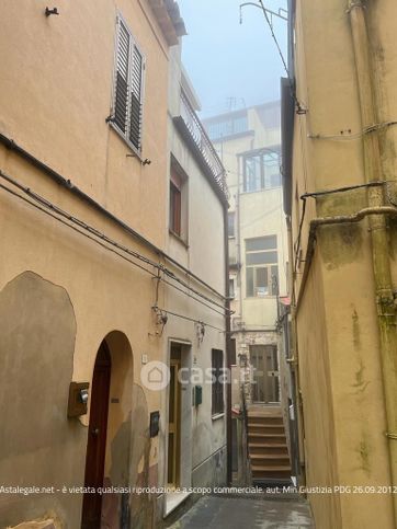 Casa indipendente in residenziale in Via Coppola 9