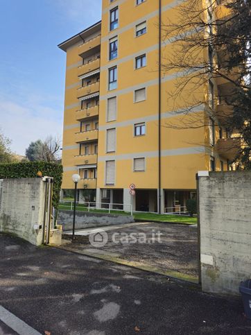 Box/posto auto in residenziale in Via Lazzaro Spallanzani 2