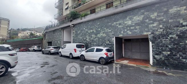 Box/posto auto in residenziale in Via dell'Alloro