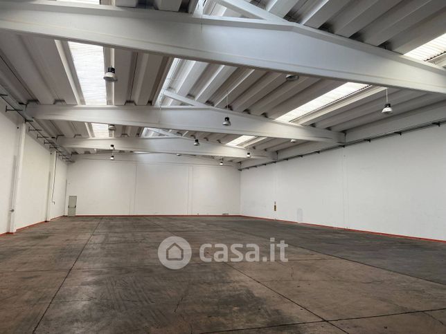 Capannone in commerciale in Via Risorgimento