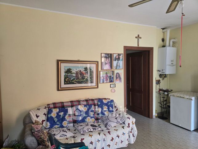 Casa bi/trifamiliare in residenziale in 
