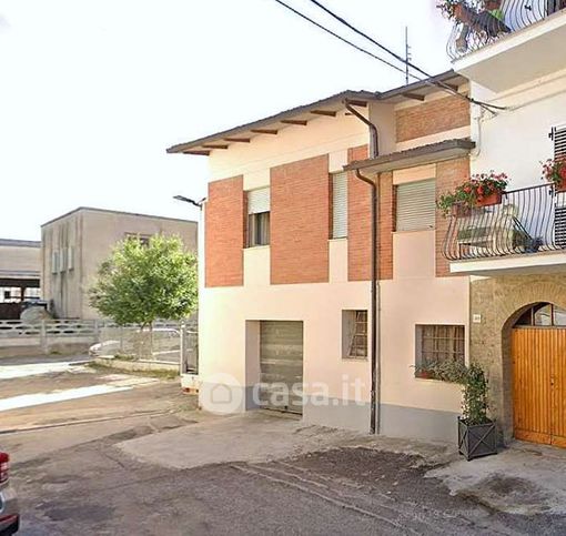 Casa indipendente in residenziale in Via Giovanni Amendola 261
