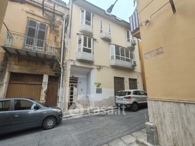 Box/posto auto in residenziale in Via Ciro Scianna 54