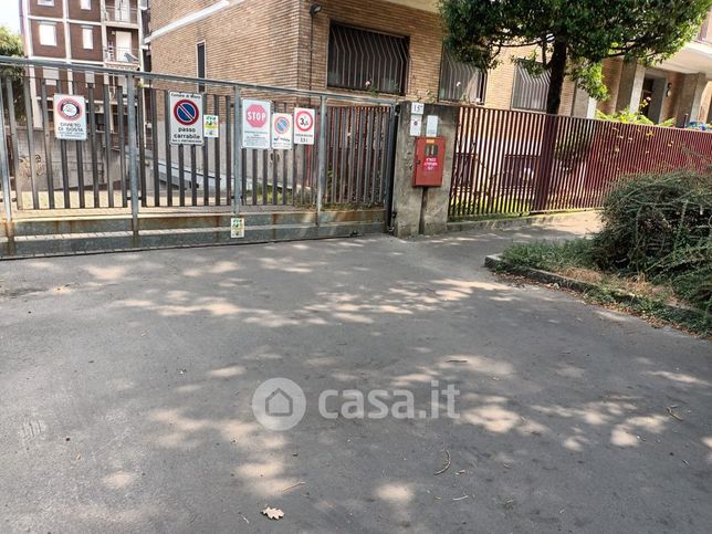 Garage/posto auto in residenziale in Via Venosa 15