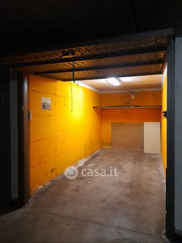 Box/posto auto in residenziale in Via Giacomo Puccini 11