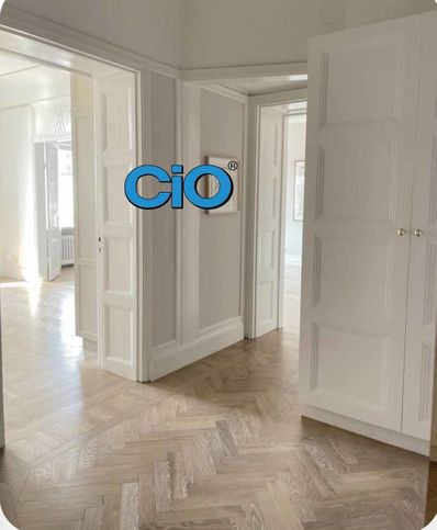 Ufficio in commerciale in 