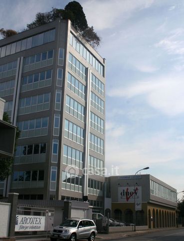 Ufficio in commerciale in Via Carlo Cattaneo 9