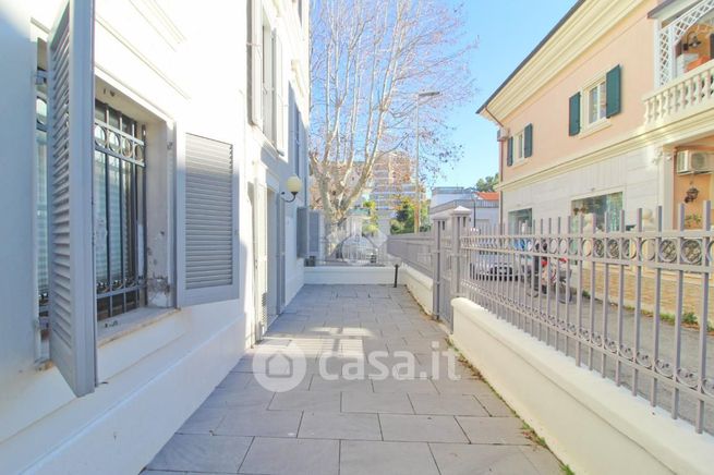 Ufficio in commerciale in Via Grado 21