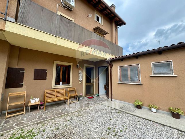 Casa indipendente in residenziale in Via Salcano 20