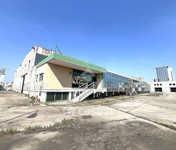 Capannone in commerciale in Via Giorgio Stephenson 100