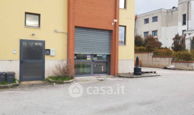 Capannone in commerciale in Contrada Colle delle Api