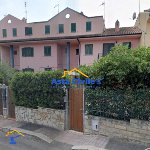 Villetta a schiera in residenziale in Via delle Mimose 60