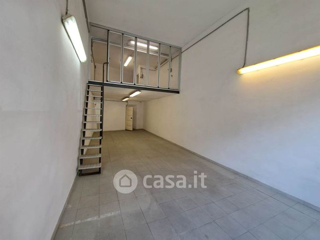 Capannone in commerciale in Via Giuseppe Galliano
