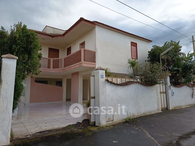 Villa in residenziale in Viale Caraibi