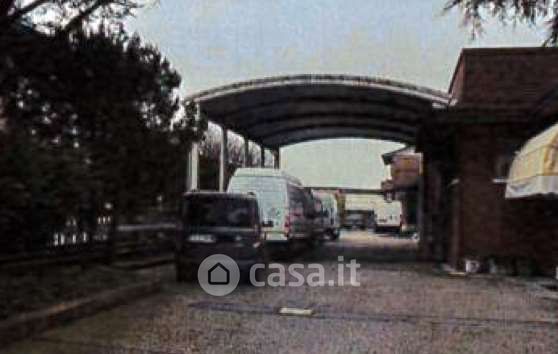Capannone in commerciale in Via del Lavoro
