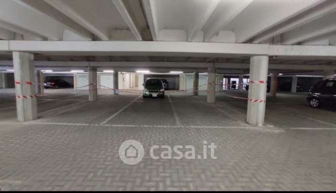 Garage/posto auto in residenziale in Via Luigi Sbarra 7