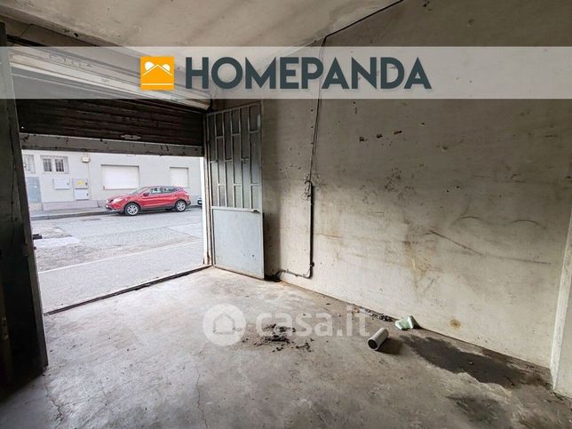 Box/posto auto in residenziale in Via Emilio de Marchi 4 /A