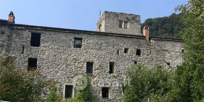 Rustico/casale in residenziale in Via L. Majnoni 2-8