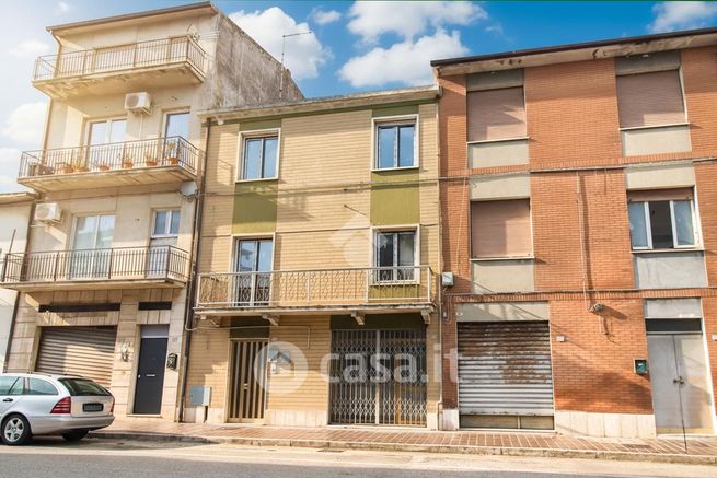 Capannone in commerciale in Via Umberto I 53