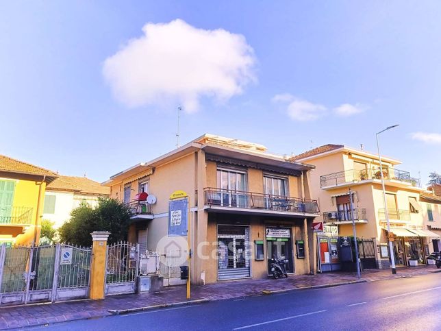 Casa indipendente in residenziale in Via Aurelia 112